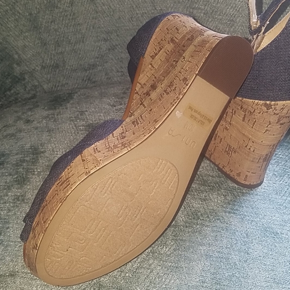 🎉Sale $10 Unisa Wedges - Picture 7 of 8